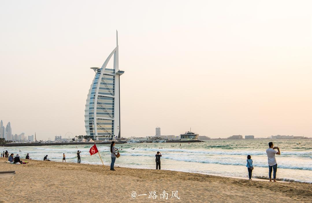 常年干旱的阿联酋遭暴雨侵袭,阿联酋严重缺水主要原因