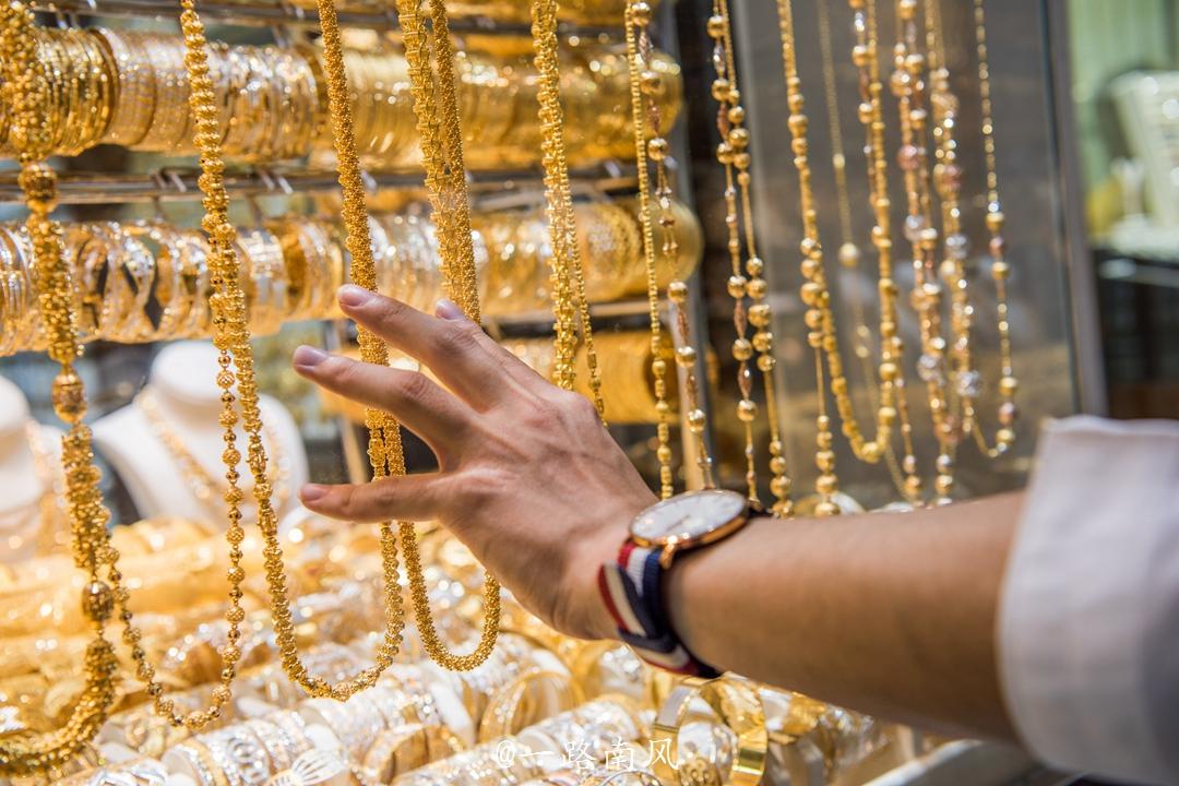 常年干旱的阿联酋遭暴雨侵袭,阿联酋严重缺水主要原因