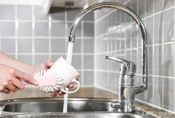 新买的杯子吸管有塑料味怎么去除,生活小妙招塑料杯子简单