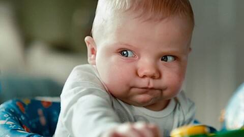 4个月宝宝6天连续不拉便便正常吗,4个月的宝宝十天不拉大便正常吗