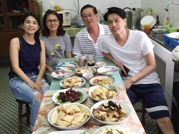 公婆月月哭穷要钱，生日那天我拆开他们送的礼物，瞬间哭了