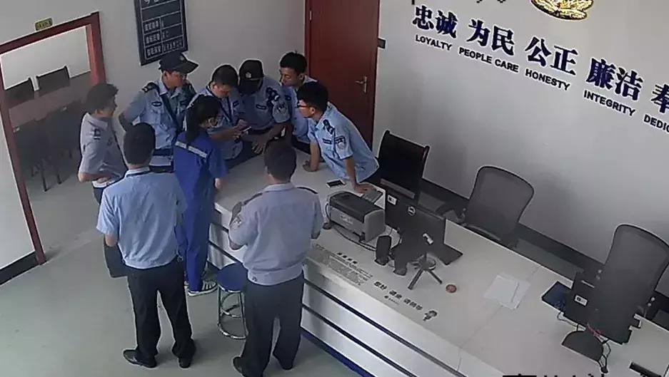 「网警提示」女孩接“快递”电话后，支付宝里的7万元竟突然消失了！还好她这样做，钱又回来了！