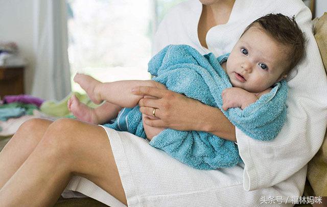 42度水温洗澡对婴儿的伤害,如何给新生儿洗澡才正确