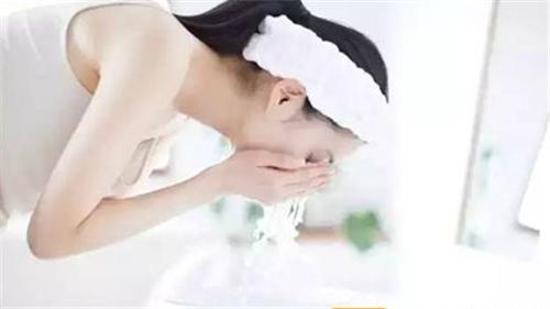 都8102年了,还用这些方法祛黑头,你的脸还好吗?