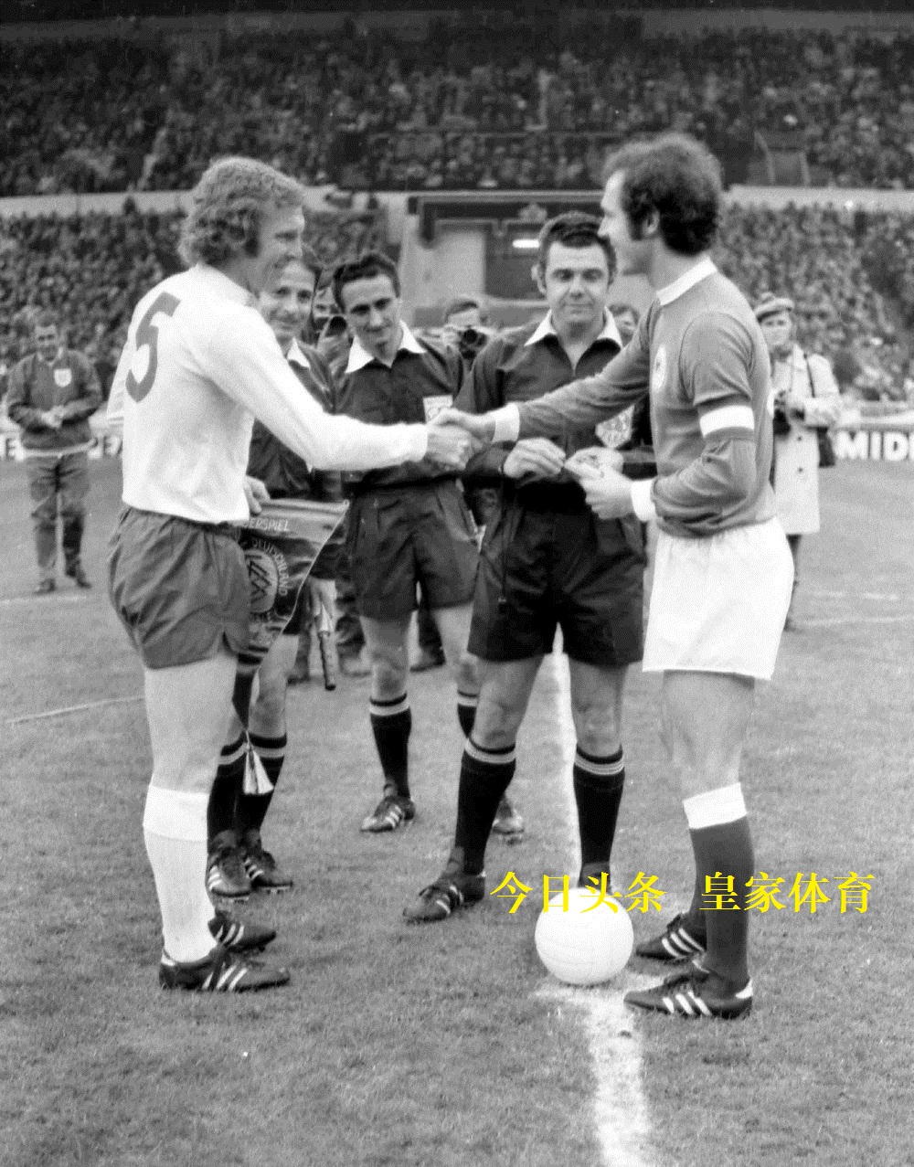 回忆马拉多纳和贝利时代的足球,贝利与马拉多纳谁才是真正的球王