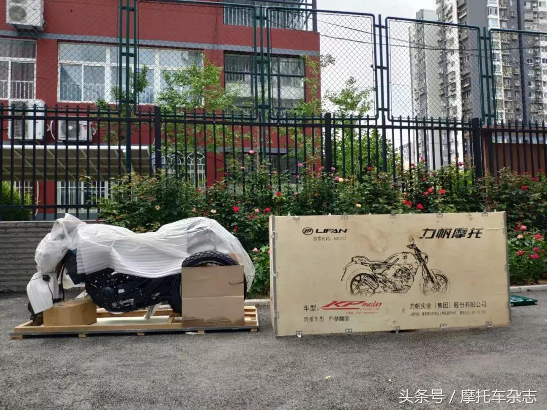 全车LED,仪表在油箱上,原厂钥匙竟然是开瓶器,力帆KPM200开箱