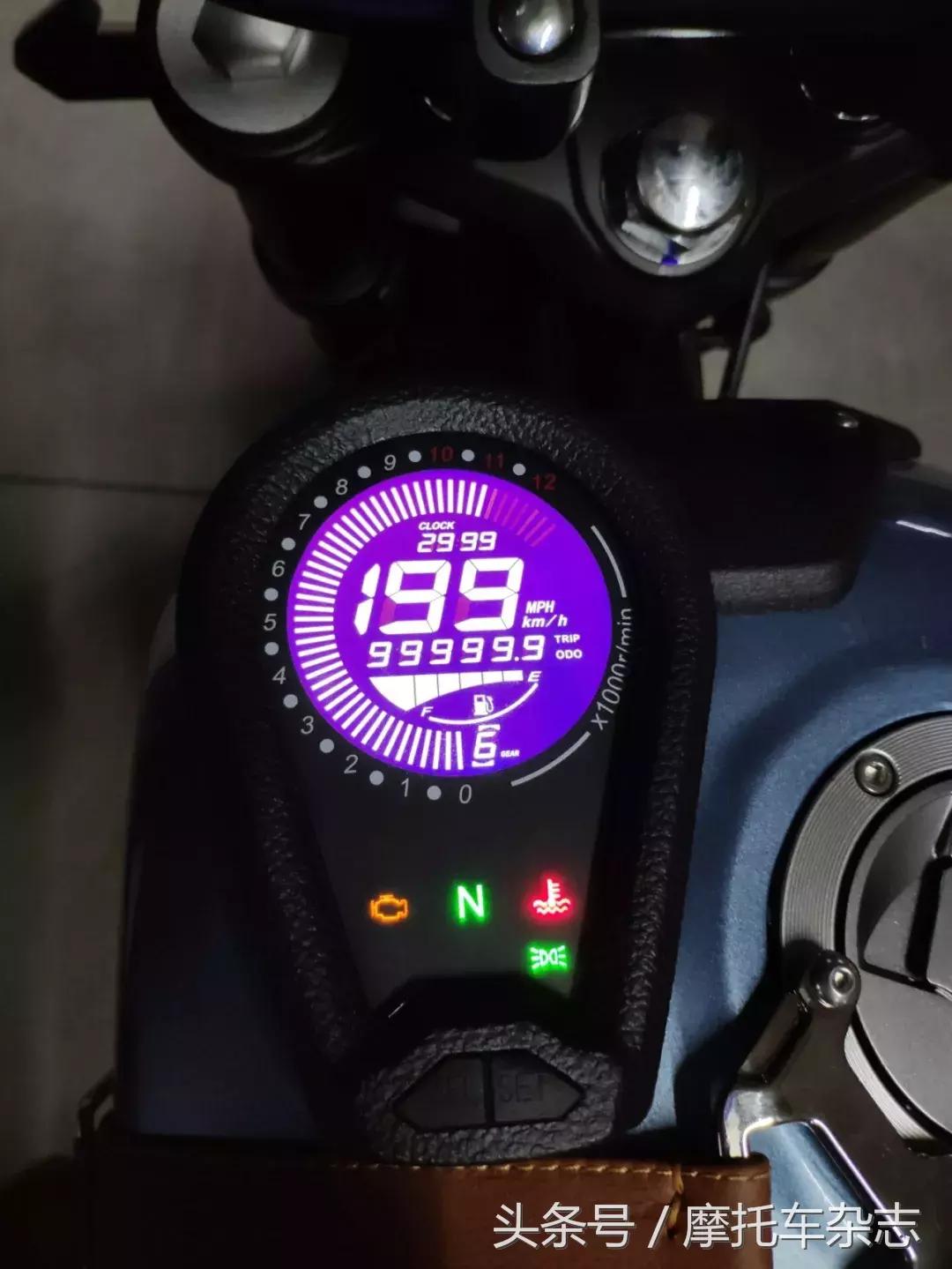 全车LED,仪表在油箱上,原厂钥匙竟然是开瓶器,力帆KPM200开箱