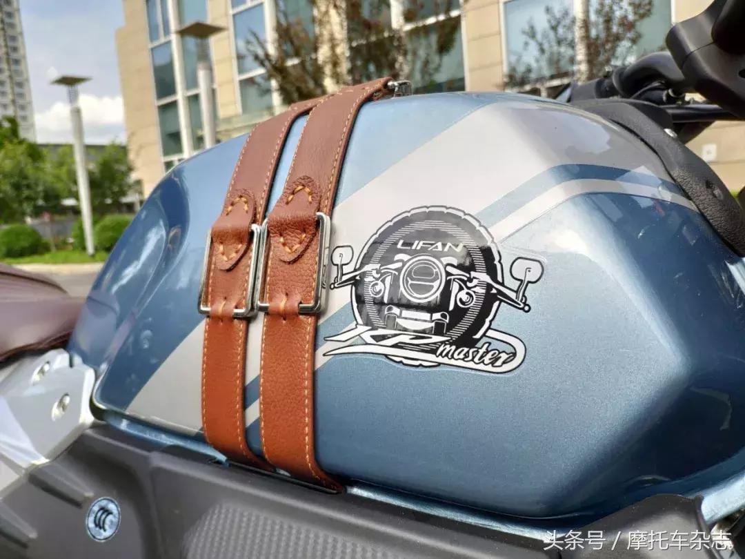 全车LED,仪表在油箱上,原厂钥匙竟然是开瓶器,力帆KPM200开箱