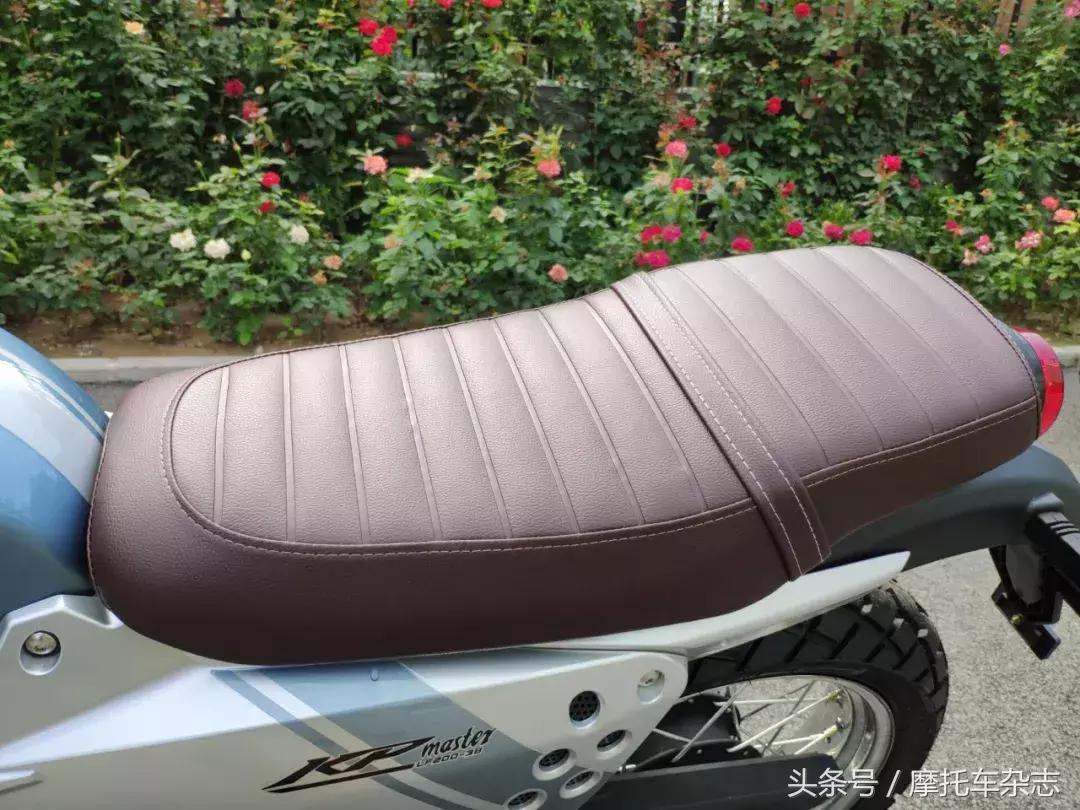 全车LED,仪表在油箱上,原厂钥匙竟然是开瓶器,力帆KPM200开箱