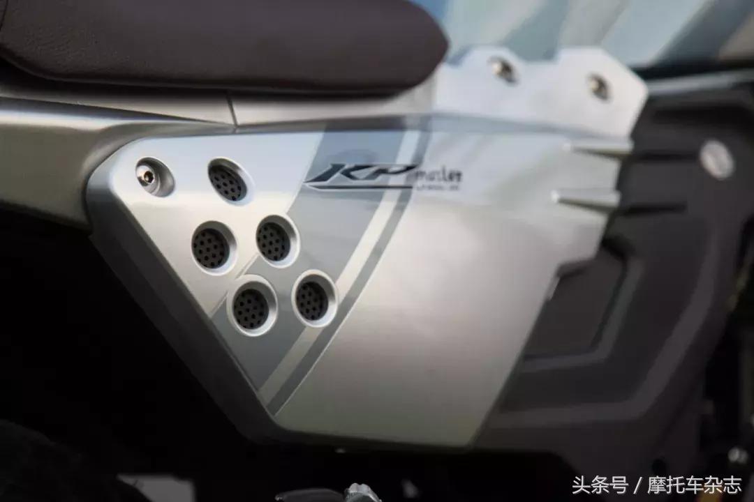 全车LED,仪表在油箱上,原厂钥匙竟然是开瓶器,力帆KPM200开箱