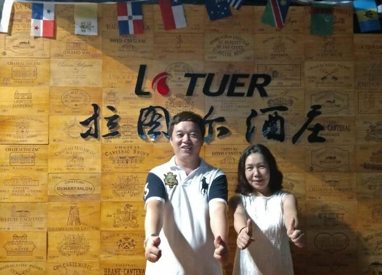 首都富平台董事长刘宏岩一行考察实体商家