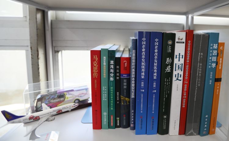 世界上最豪华董事长办公室,世界最大芯片公司董事长