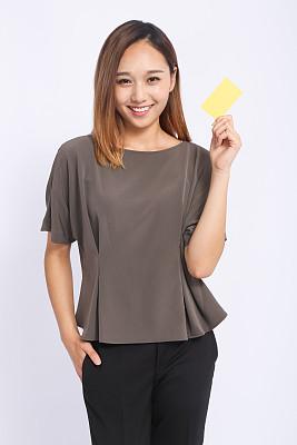 信用卡忘了消费要交年费了怎么办,信用卡忘了还逾期怎么补救