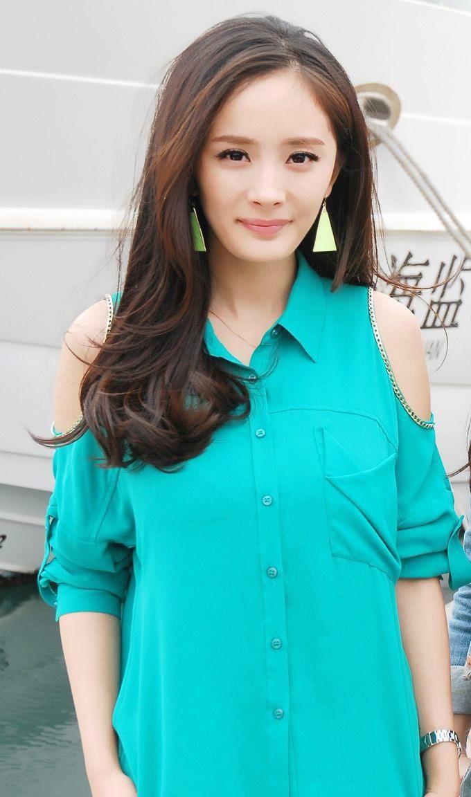 杨幂吴谨言谁好看,杨幂吴谨言相差四岁