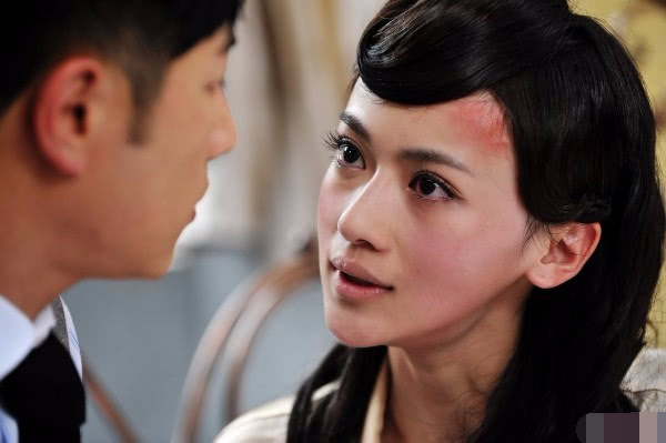 杨幂吴谨言谁好看,杨幂吴谨言相差四岁