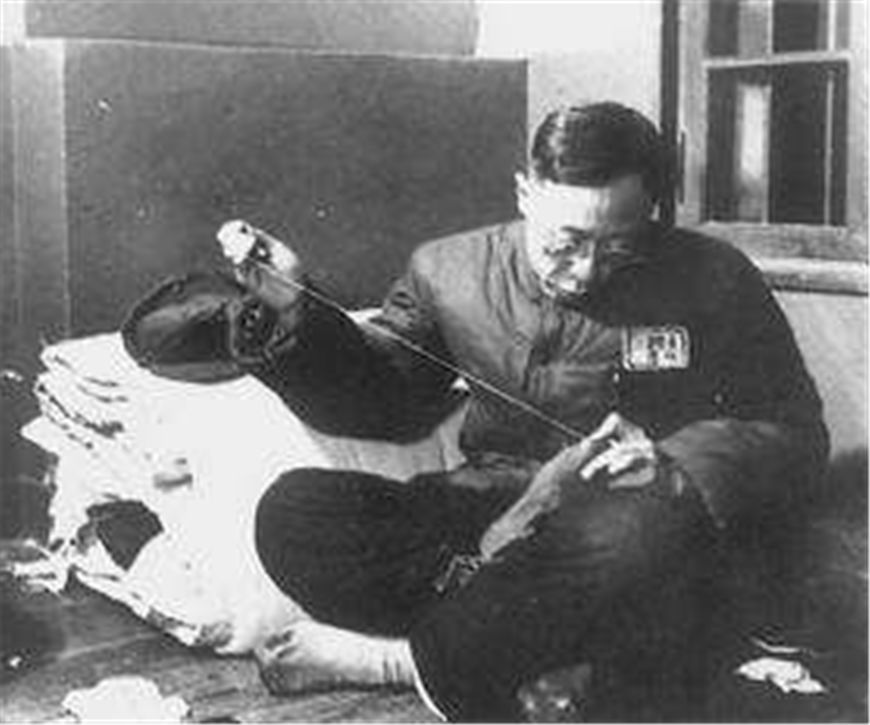 他睡了溥仪的皇后，还让她怀上孩子，溥仪发现后还给他300大洋