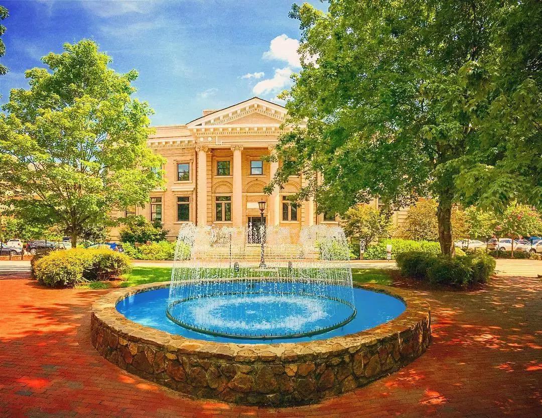 北卡罗来纳大学教堂山分校：飞人乔丹的母校，牛的可不止体育！