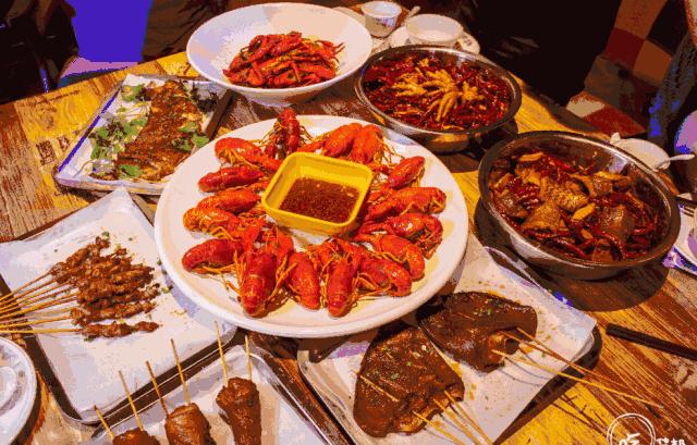 送花甲/小龙虾！还有岳阳姜辣菜助阵，这家小龙虾音乐剧演的不错