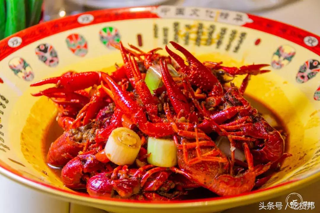 送花甲/小龙虾！还有岳阳姜辣菜助阵，这家小龙虾音乐剧演的不错