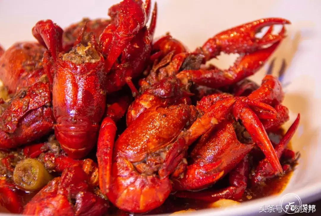 送花甲/小龙虾！还有岳阳姜辣菜助阵，这家小龙虾音乐剧演的不错