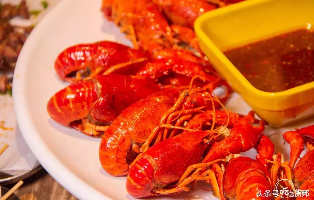 送花甲/小龙虾！还有岳阳姜辣菜助阵，这家小龙虾音乐剧演的不错