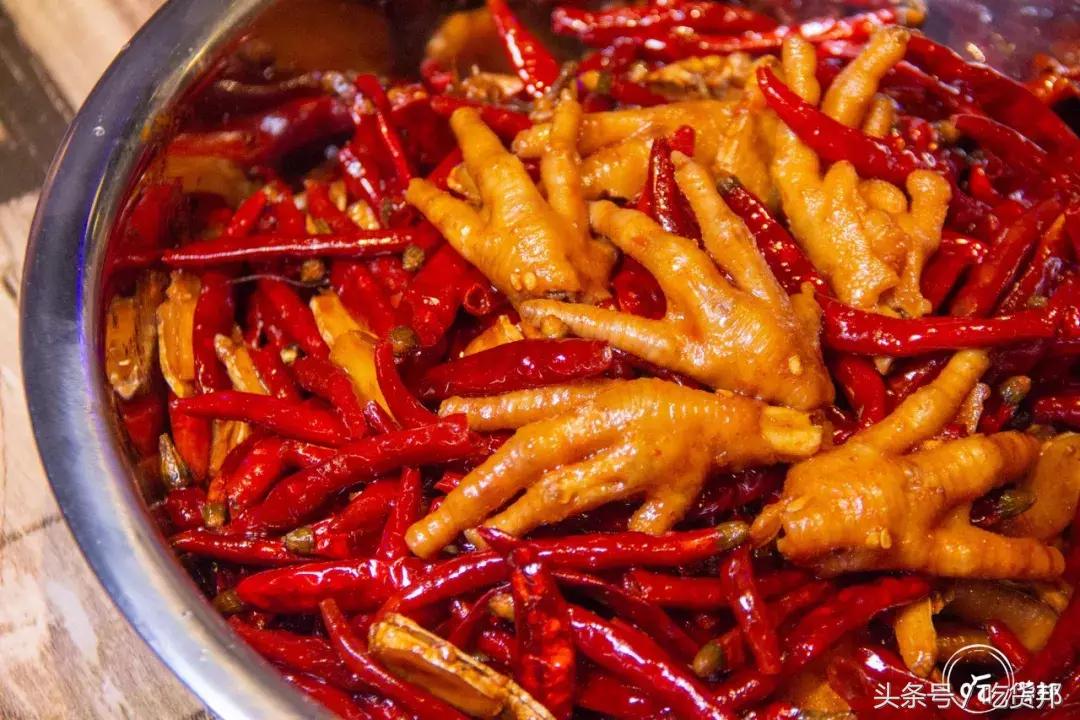 送花甲/小龙虾！还有岳阳姜辣菜助阵，这家小龙虾音乐剧演的不错