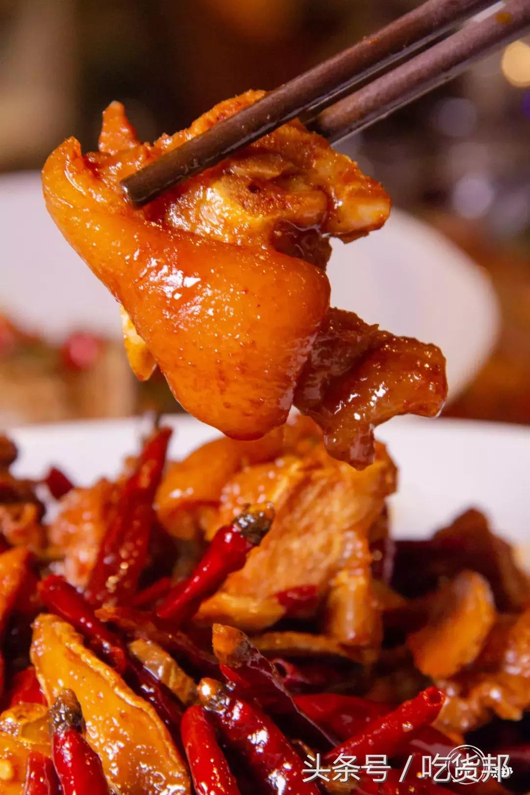 送花甲/小龙虾！还有岳阳姜辣菜助阵，这家小龙虾音乐剧演的不错