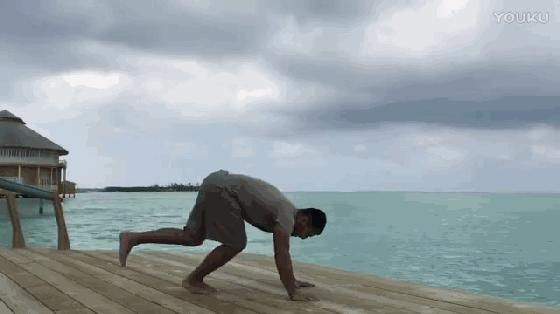 慢起倒立和自由倒立先练哪个,自由倒立技巧要领图解