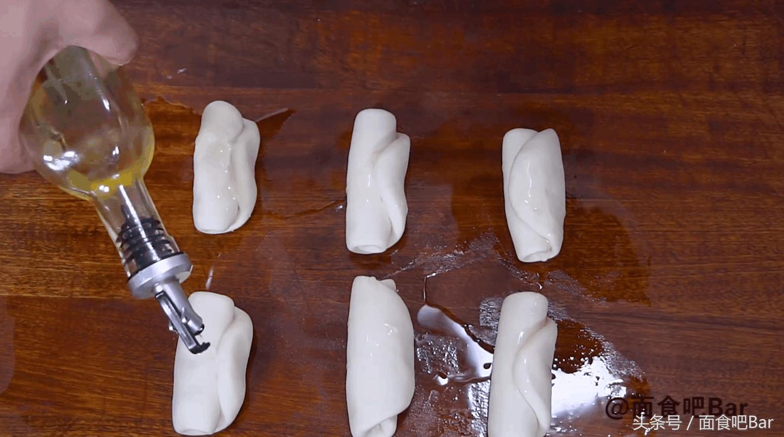 怎么烙饼使饼皮软不酥,烙饼柔软起层有秘诀