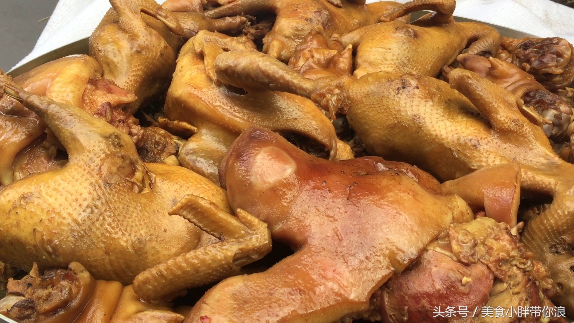 94年小伙卖卤肉十年,28岁小伙卖卤肉