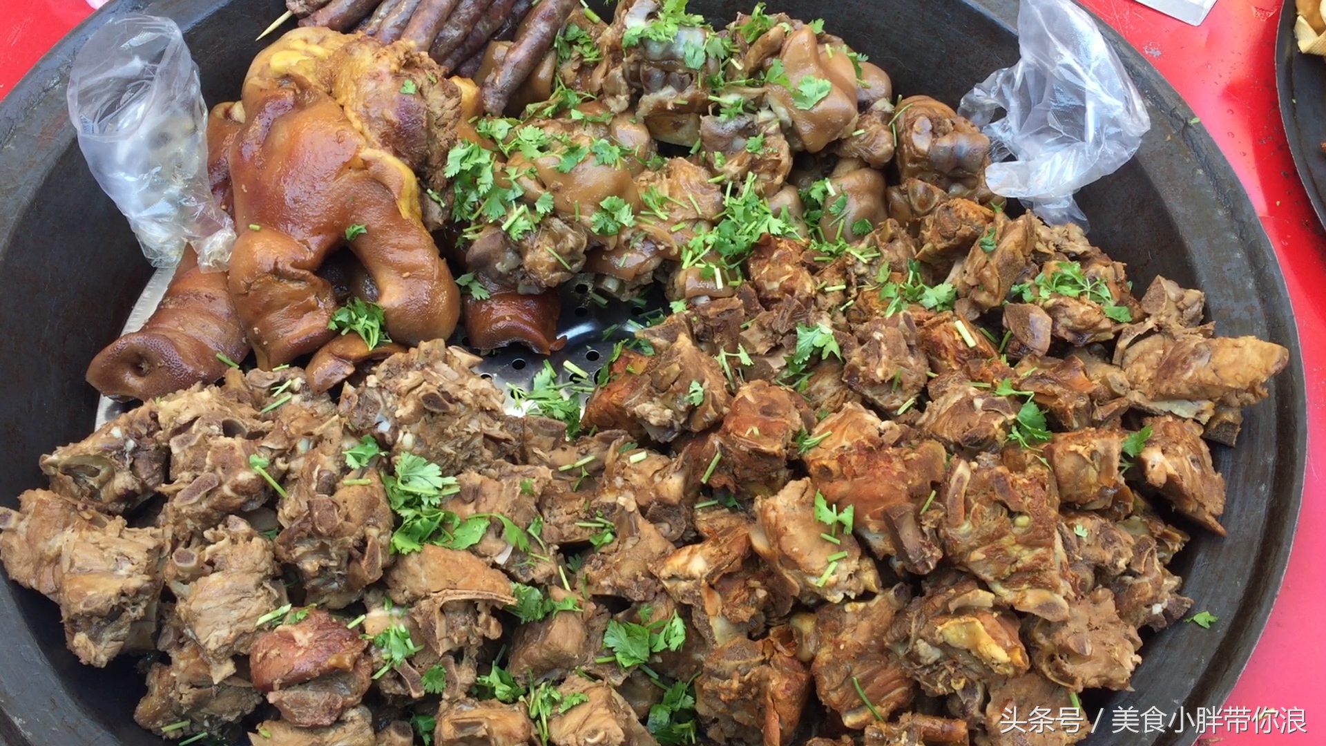 94年小伙卖卤肉十年,28岁小伙卖卤肉