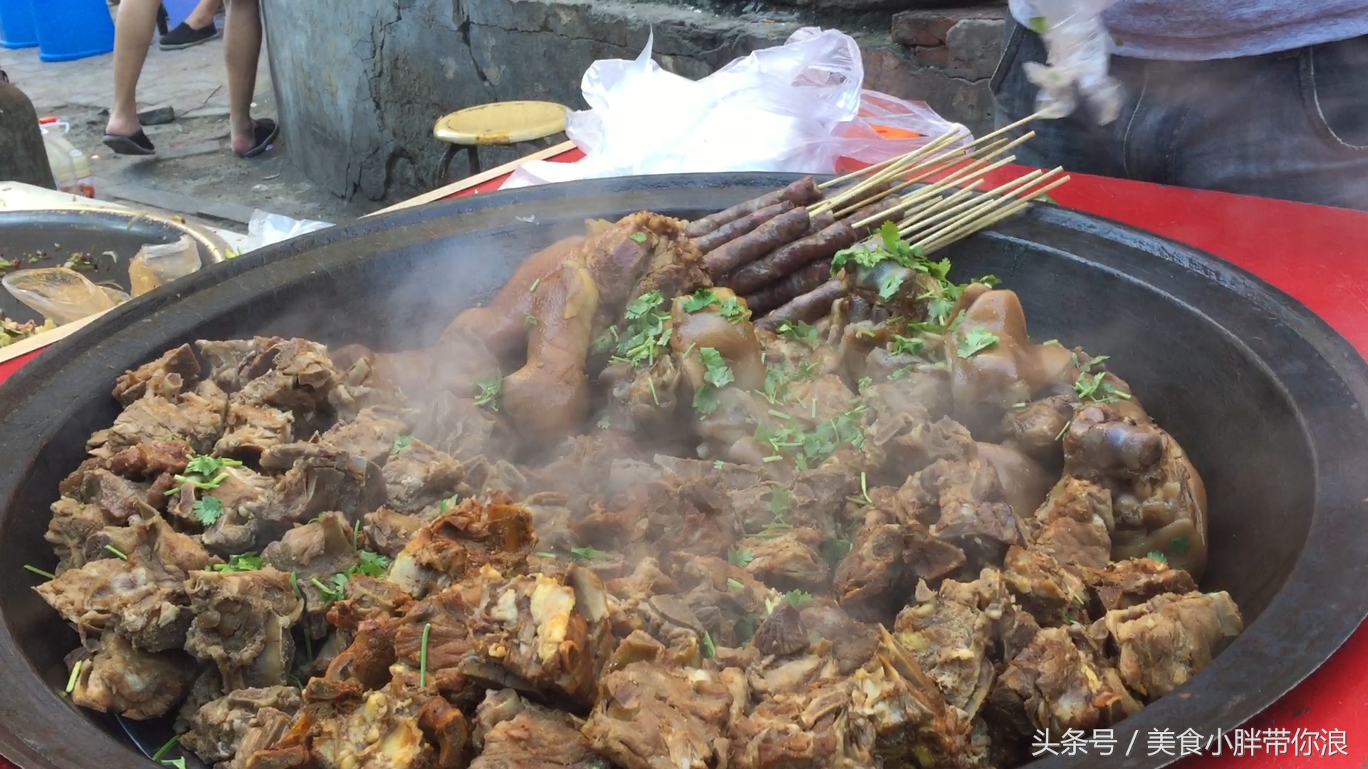94年小伙卖卤肉十年,28岁小伙卖卤肉