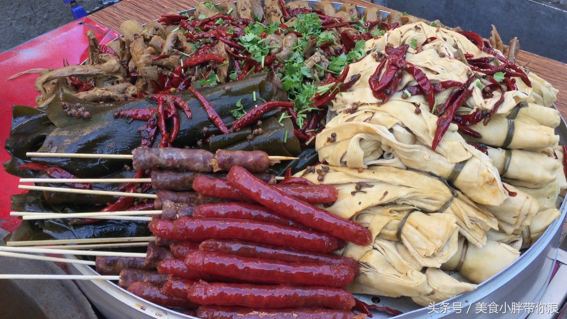 94年小伙卖卤肉十年,28岁小伙卖卤肉