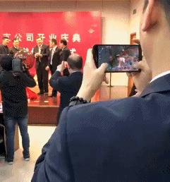 几十元的扭扭车，硬是被你开出了几百万豪车的感觉