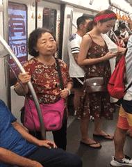 几十元的扭扭车，硬是被你开出了几百万豪车的感觉