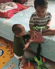 几十元的扭扭车，硬是被你开出了几百万豪车的感觉