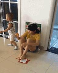 几十元的扭扭车，硬是被你开出了几百万豪车的感觉