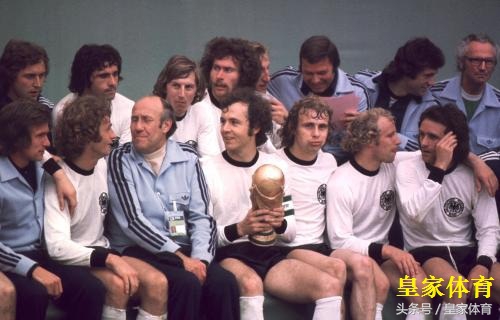 比梅西厉害的球星有哪些,比梅西更有名的足坛巨星