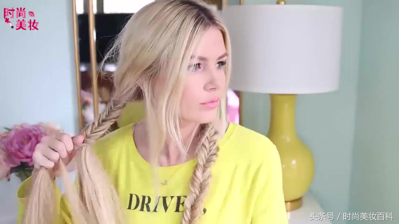 鱼尾流苏扭扭夹盘发视频,鱼尾扭扭夹盘发教程中短发