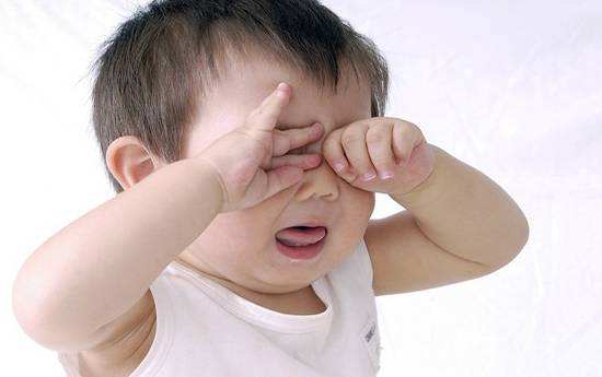 7个月宝宝眼睛被划了一下有事吗,宝宝眼睛被划了一下流泪