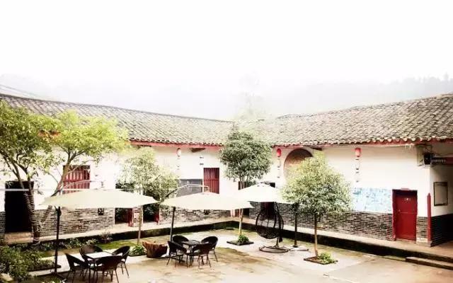 到重庆玩住哪比较方便又便宜民宿,去重庆旅游住哪里性价比最高2-3人