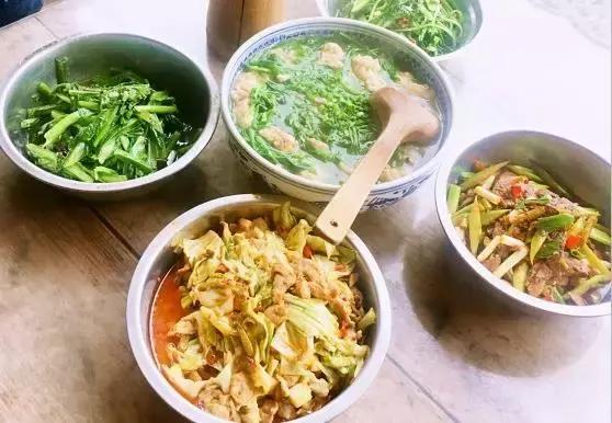 到重庆玩住哪比较方便又便宜民宿,去重庆旅游住哪里性价比最高2-3人