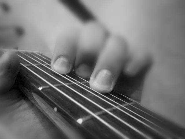 挑选吉他,怎么挑选一把适合自己的吉他