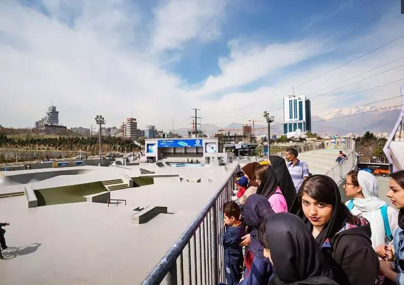 这个石油国家反感美国，和日本有仇，却全力拥护中国！