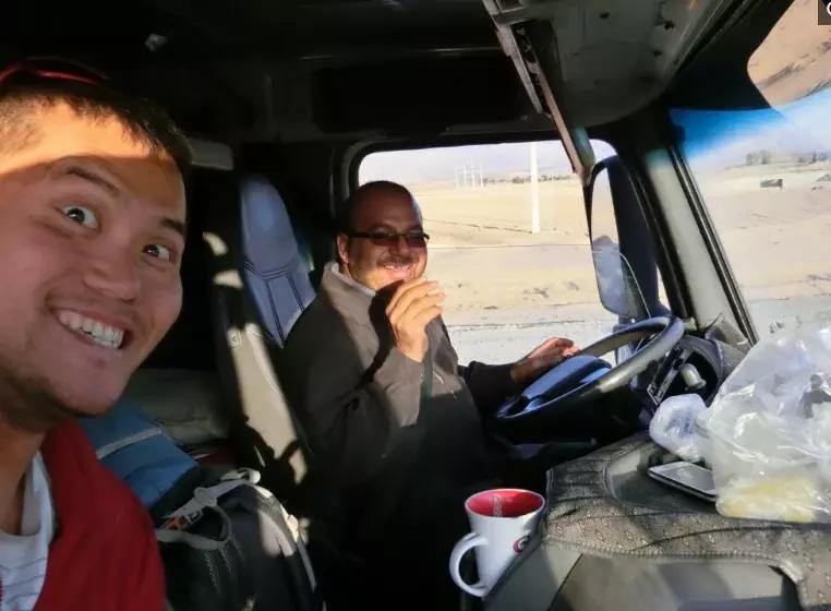 这个石油国家反感美国，和日本有仇，却全力拥护中国！