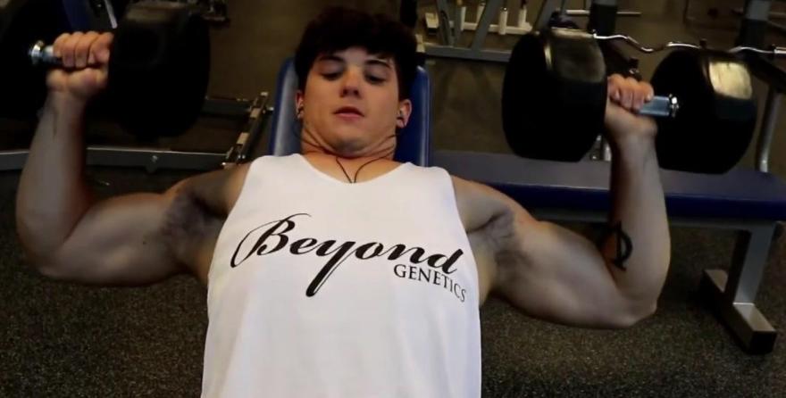 最近发现左右胸部不一样大小,为什么左右胸大小不一样