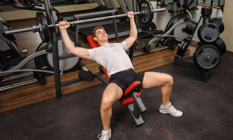 最近发现左右胸部不一样大小,为什么左右胸大小不一样