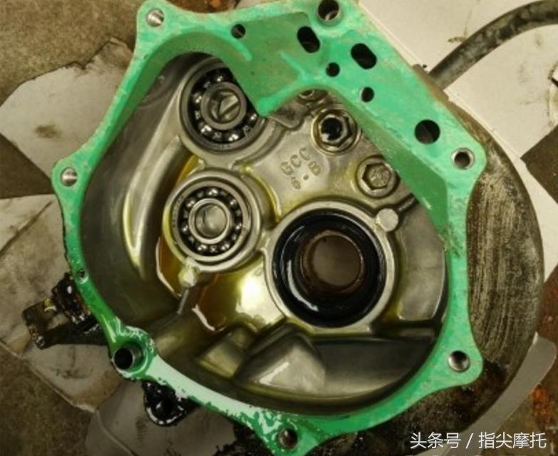 摩托车换机油要不要看着换,摩托车换机油就要换机滤