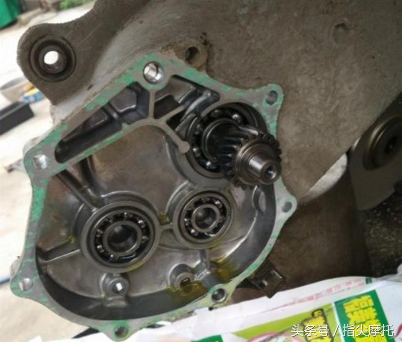 摩托车换机油要不要看着换,摩托车换机油就要换机滤