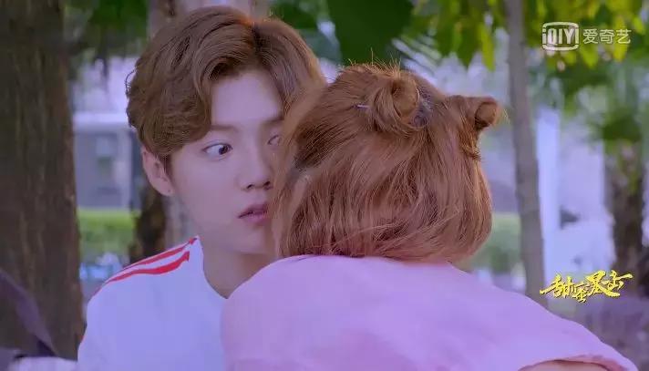 相声少女方宇现场释放撒娇卖萌少女心，对答红毯糗事笑翻全场